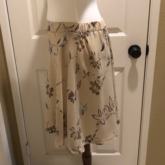 Cute Halo skirt in EUC - Picture 3 of 6